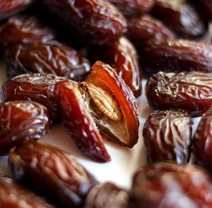 How to Buy Iranian Dates in Bulk in Indonesia? Wholesale Price & Import Process Explained